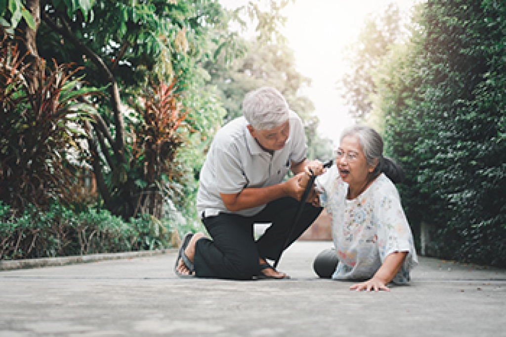 Foot Care Helps Seniors Improve Balance and Avoid Falls